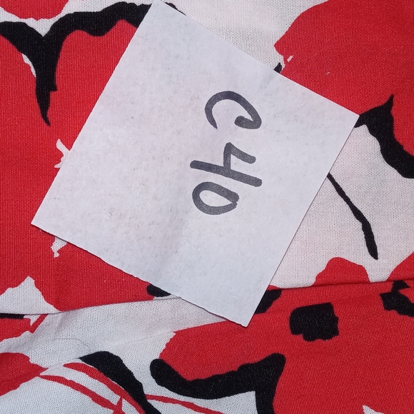 Signature by Robbie Bee Skirt Size 6P White Red Black Floral Pleats Zipper - Picture 2 of 12